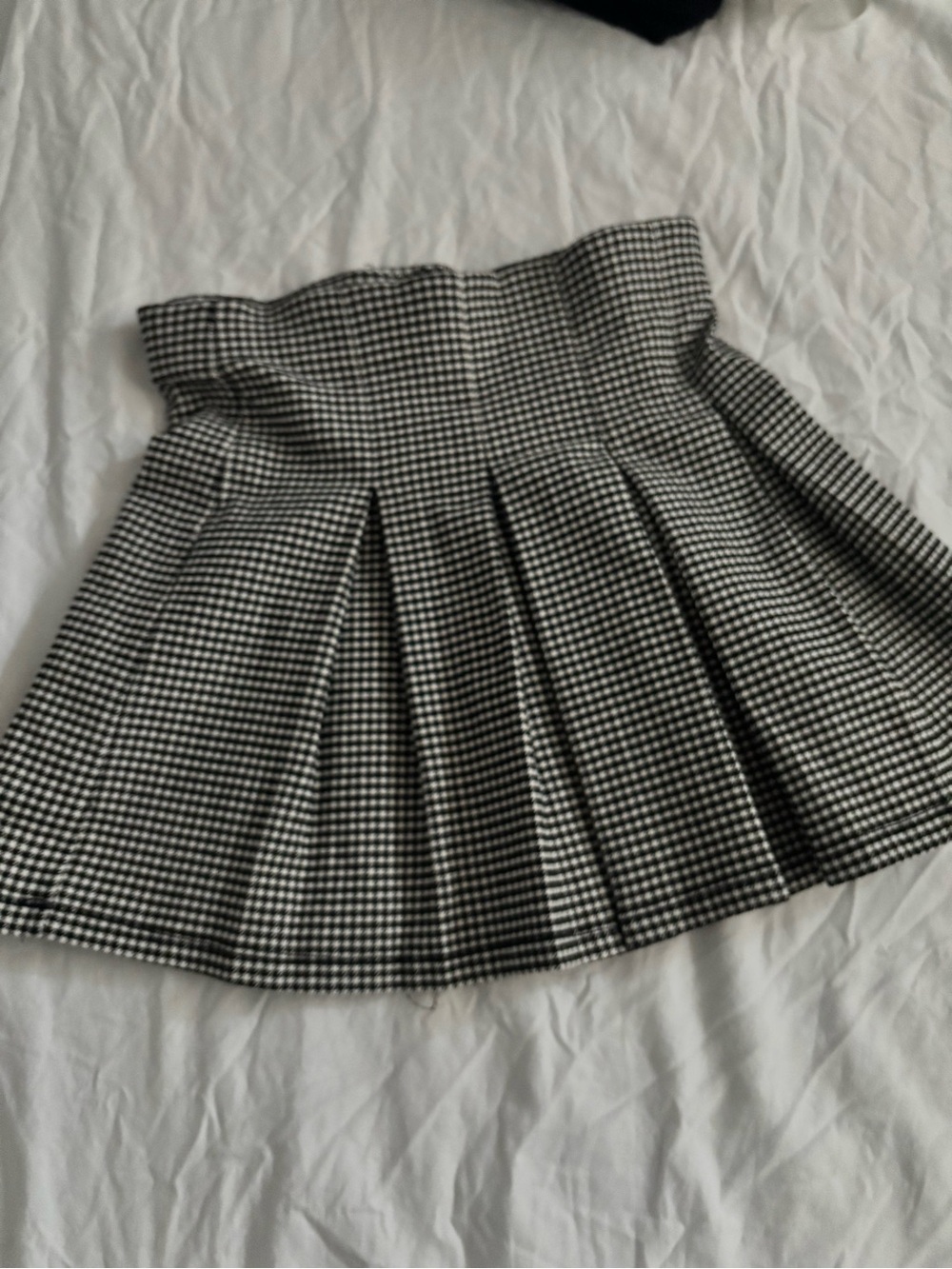 High-Waist Black & White Plaid Pleated Skirt